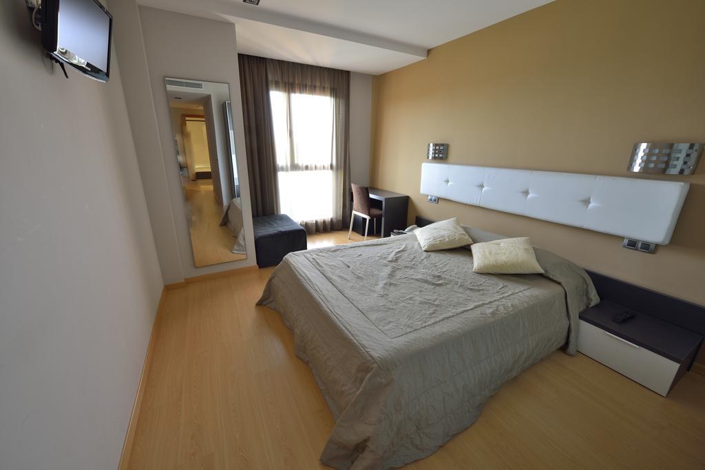 Hotel Ciutat D'Ампоста Экстерьер фото