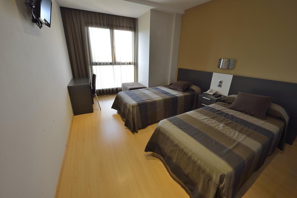 Hotel Ciutat D'Ампоста Экстерьер фото