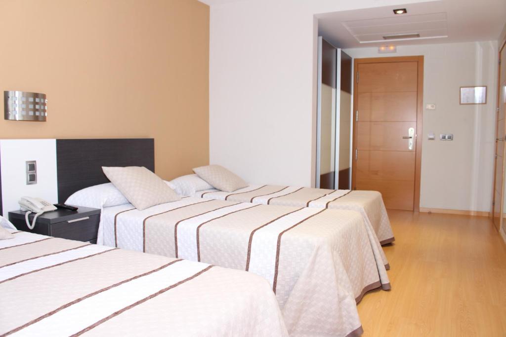 Hotel Ciutat D'Ампоста Экстерьер фото